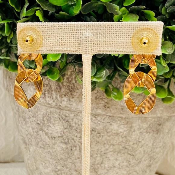 S14-BUNDLE ONLY-Gold Chain Link Pierced Earrings - Picture 3 of 6